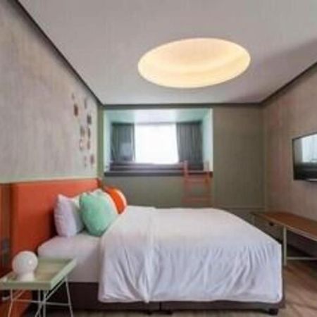 The Street Hostel Bangkok Exterior photo