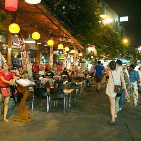 The Street Hostel Bangkok Exterior photo