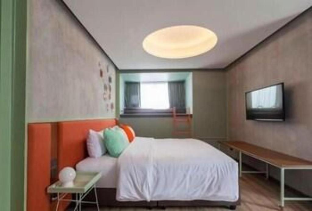 The Street Hostel Bangkok Exterior photo