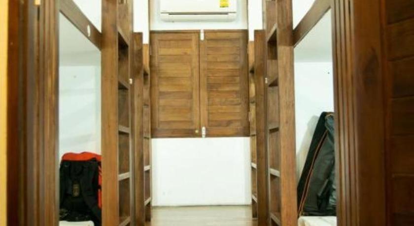 The Street Hostel Bangkok Exterior photo