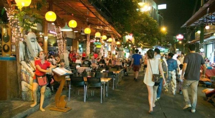 The Street Hostel Bangkok Exterior photo
