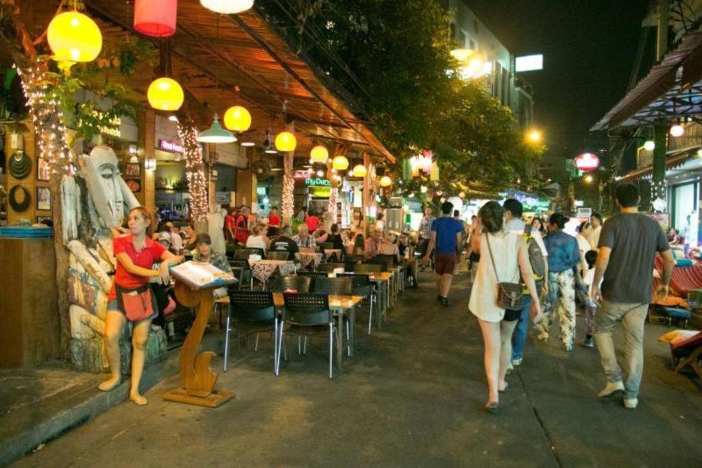 The Street Hostel Bangkok Exterior photo